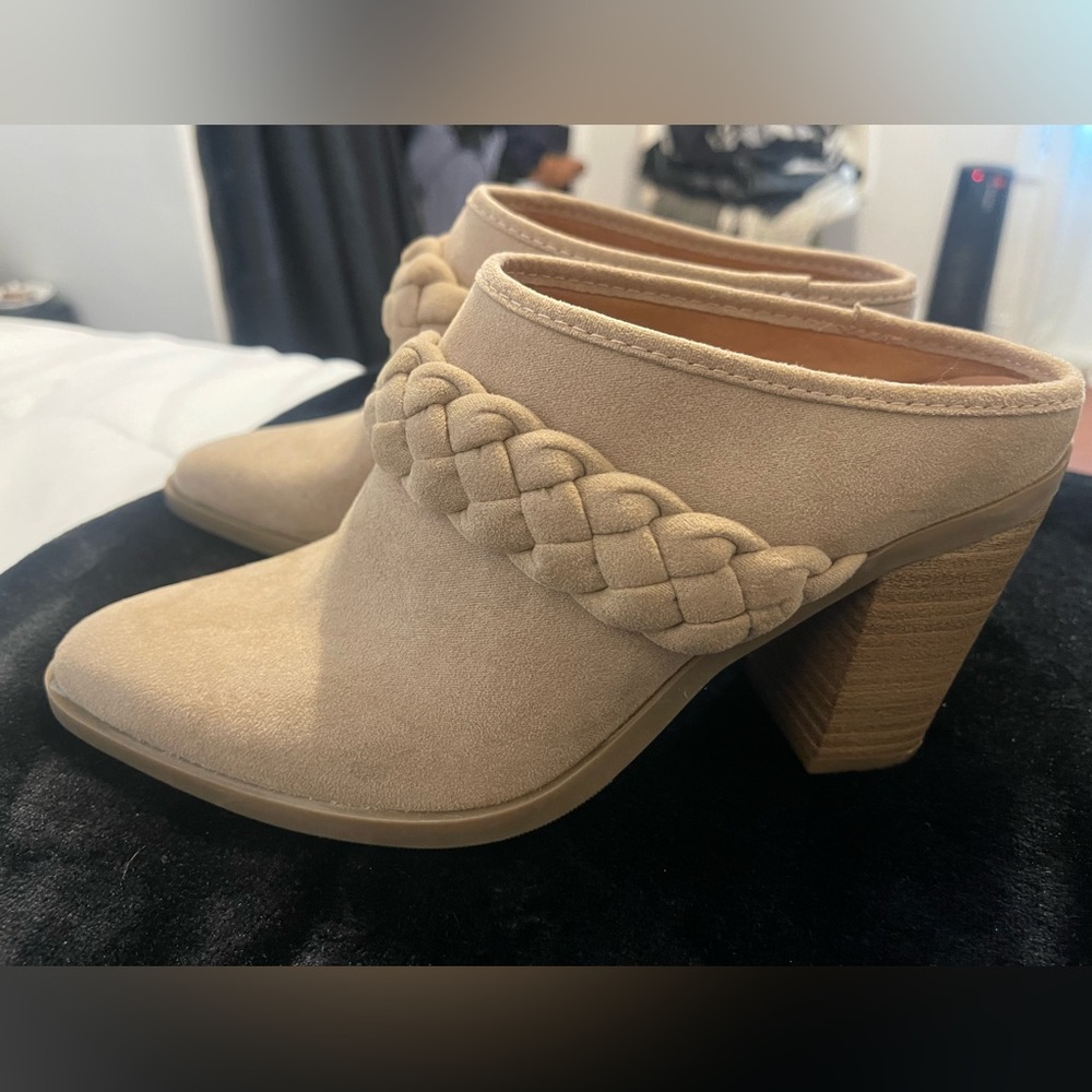 Universal thread booties